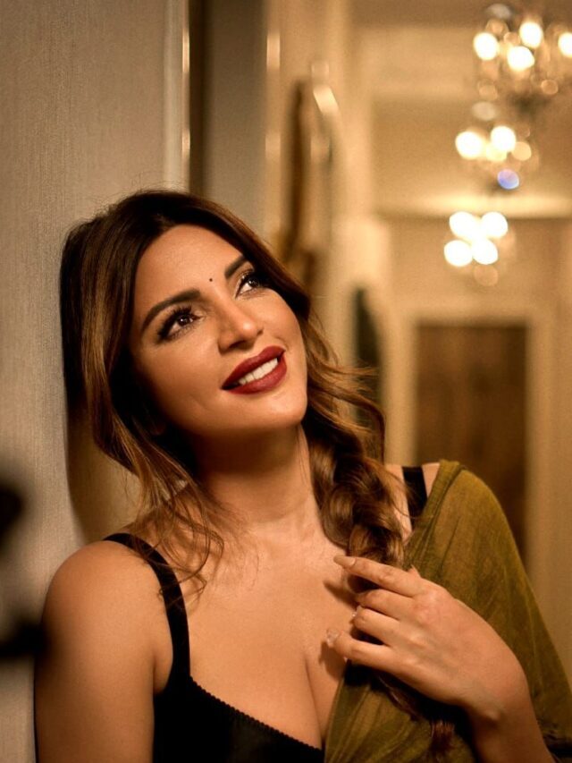 Shama Sikander’s ‘Tip Tip Barsa Paani’ reel is Turning On the heat in this Monsoon Season