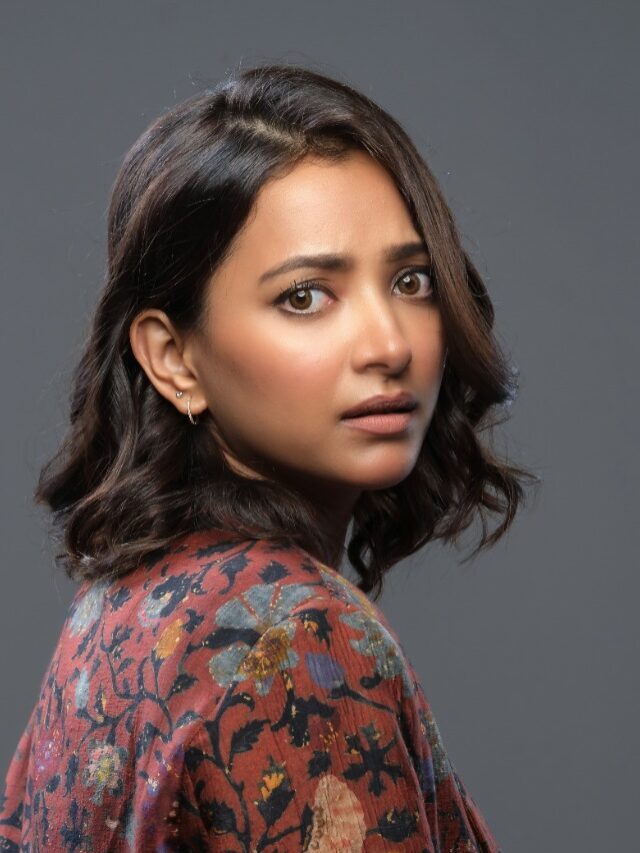 “It was interesting to play a woman who was neither completely good nor irrevocably bad,” says Shweta Basu Prasad
 
The actor plays a high-profile journalist in Zee Theatre’s new thriller ‘Gunehgaar’
 
Multi-faceted actor Shweta Basu Prasad started young with films like ‘Makdee’ and ‘Iqbal’ but her enthusiasm for unusual roles remains unwavering to date. In recent times, apart from her work in cinema and web shows, she has also taken up clutter-breaking projects like Zee Theatres’ teleplay, ‘Kusum Manohar Lele’, and ‘Gudiya Ki Shaadi.’  She now appears in Zee Theatre’s new cliff-hanger ‘Gunehgaar’ that is available across top DTH platforms. Explaining why she enjoyed being a part of this unusual story, she says, “Mrinalini is not easy to read and that is what I found intriguing about her. Beyond the veneer of a confident, successful journalist, she is ambiguous in a lot of ways. It was really interesting to play a woman who is neither completely good nor irrevocably bad.” 
 
Shweta found the progression of the story and her character very engrossing and says, “The story begins when Mrinalini comes to a stranger’s house hoping to get a scoop and then begins to suspect that the host may have some nefarious design on his mind. For me, the ebb and flow of conversations between the characters was the crux of the play because how the three of us react to each other, reveals the story bit by bit. During rehearsals, it was very important to get the tone of voice, body language, and reactions right and Gajraj sir, Sumeet and I really worked hard to make the long shots appear seamless.”
 
‘Gunehgaar’ is a psychological mystery and a study of cause and effect as well as crime and punishment. Directed by Akarsh Khurana. Watch it on Tata Play Theatre, Dish Tv & D2H Rangmanch, and Airtel Theatre.