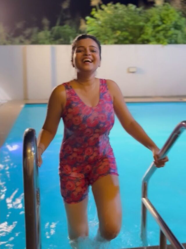 Shreya Kulkarni shoots in swimming pool for 5-6 long hours. 2 Shreya Kulkarni shoots in swimming pool for 5-6 long hours.