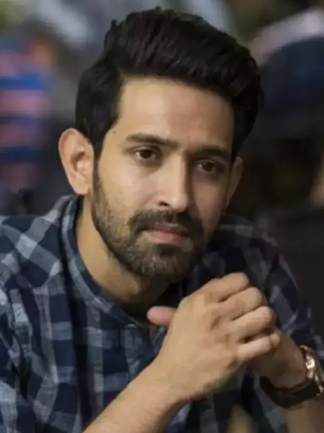 Fans in Delhi gather to watch Vikrant Massey shooting for his next film