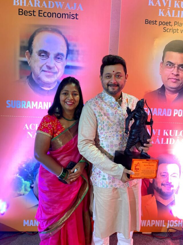 Swapnil Joshi Recieved “Pillars of Hindutva – Acharya Surdaas Award” by Sadguru Shri Riteishwarji Maharaj
