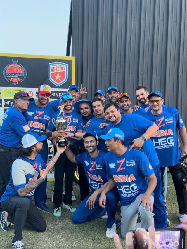 Freddy Daruwala seen playing cricket with the Pakistani cricket team?