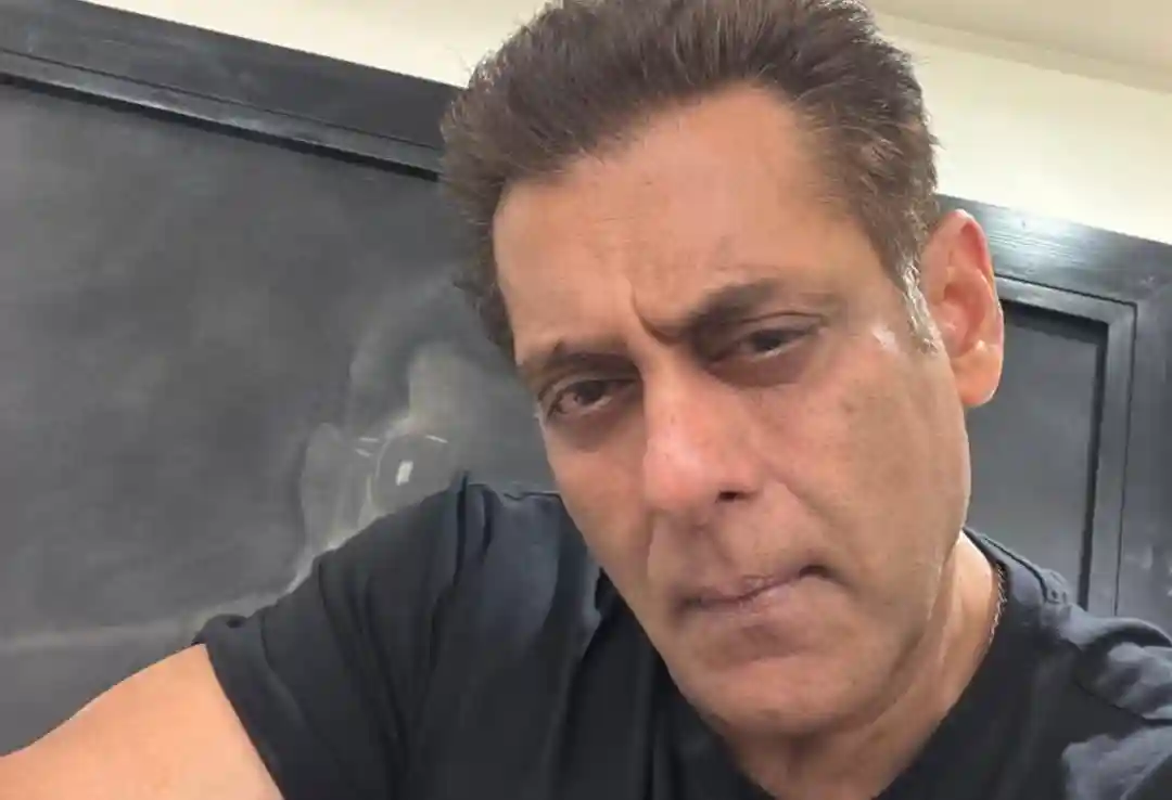 Salman Khan Loses His Cool At Hospital Chaos And Fans Say He Was Absolutely Right