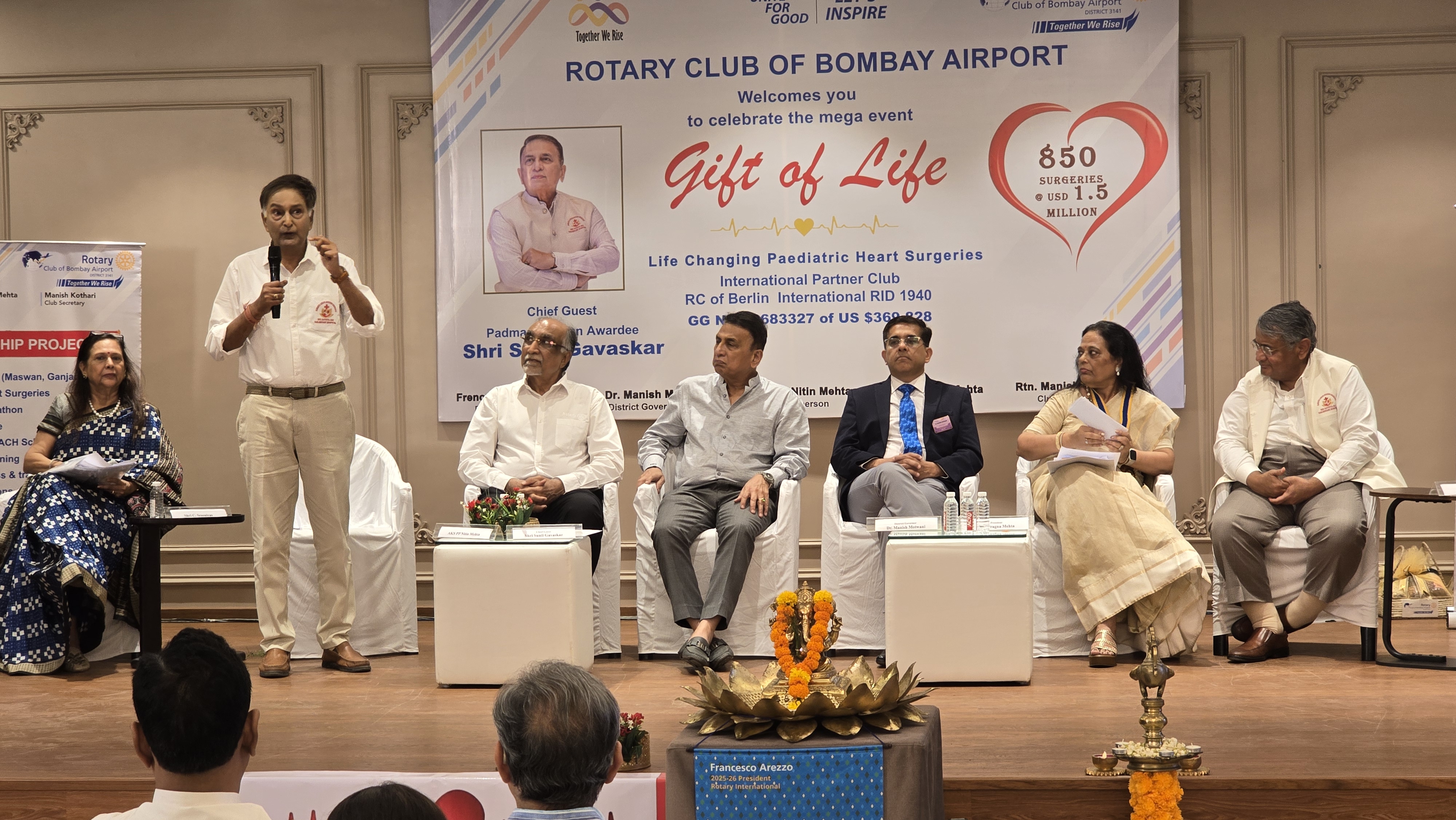 Sunil Gavaskar Joins Rotary Club of Bombay Airport to Celebrate 850 Life Saving 