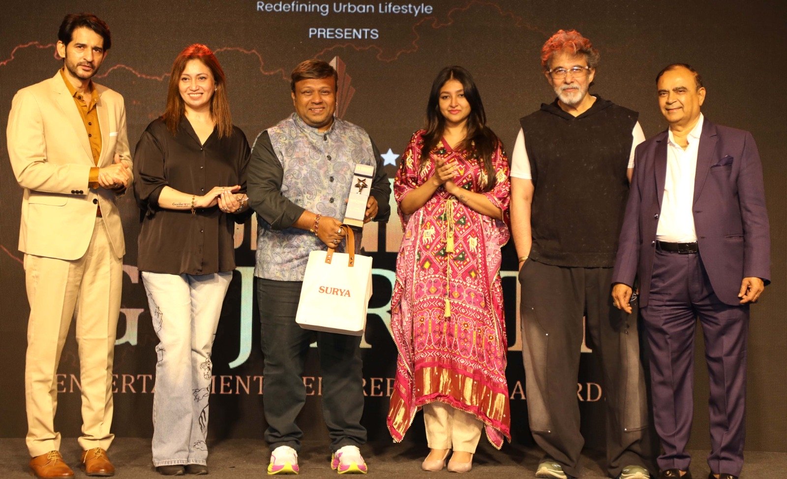 Deepak Tijori, Hiten Tejwani and Bhumi Trivedi Honour Dr. Khoja with Gujarati Bright Award