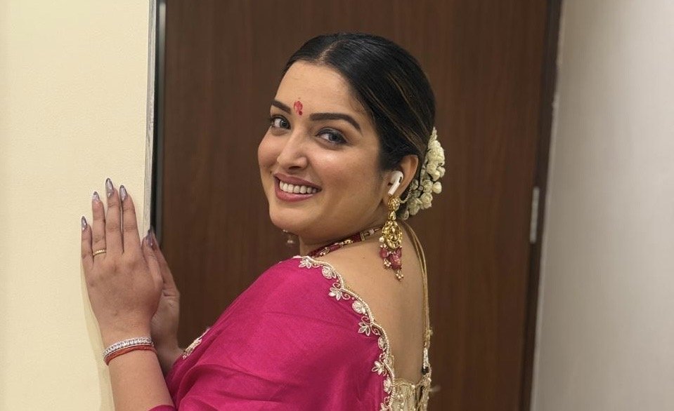 5 reasons Amrapali Dubey is a must-watch in Bhojpuri Bawaal
