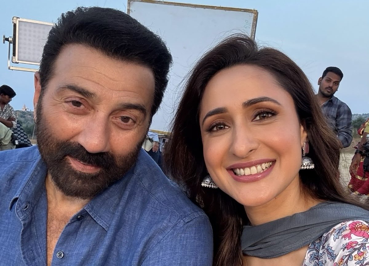 Pragya Jaiswal Wishes Co-star Sunny Deol on His Birthday by Sharing a Warm Click from the Sets of Suryaa: Ant se Aarambh Tak