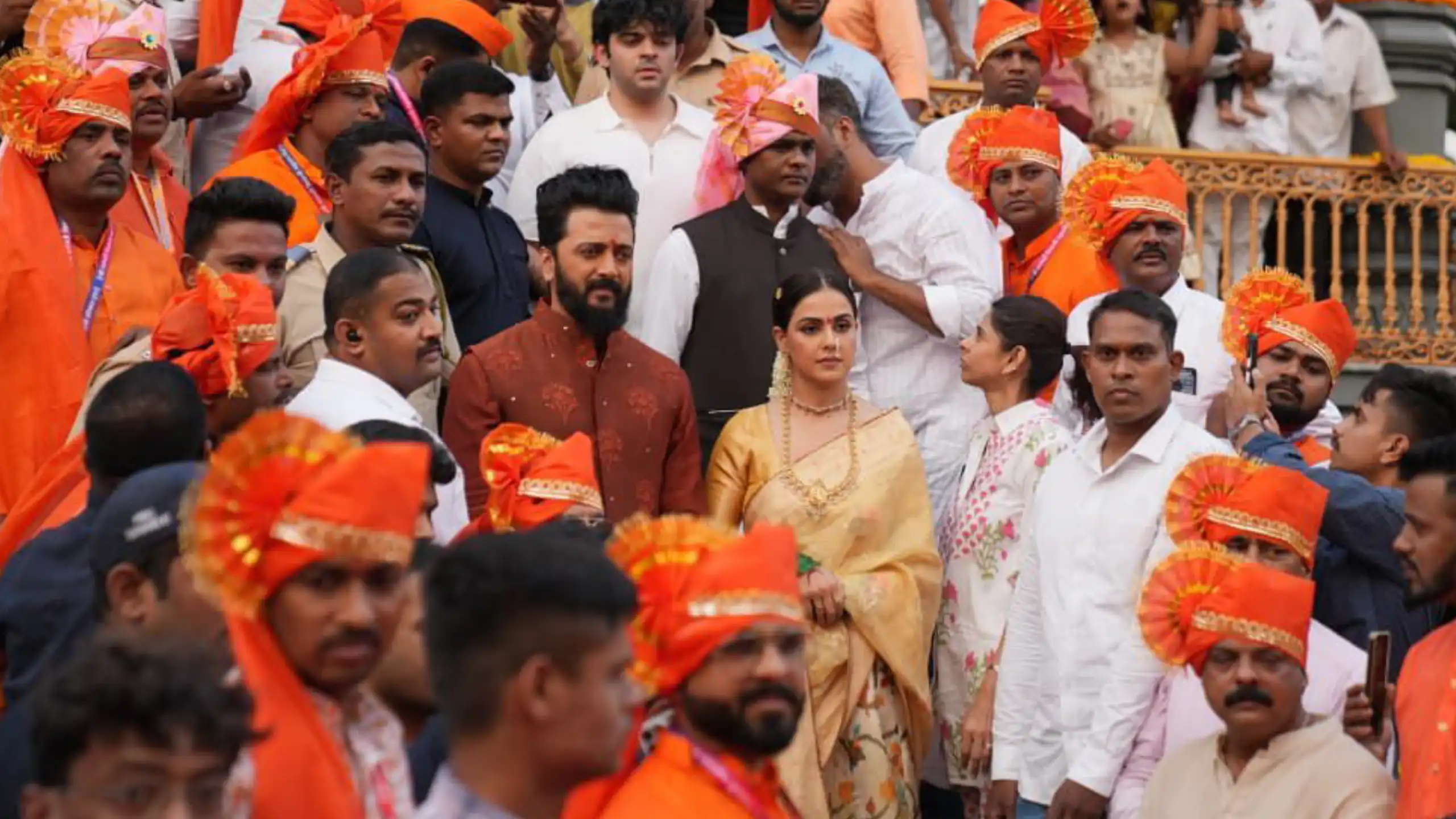 Riteish Vilasrao Deshmukh and Genelia Deshmukh Offer Prayers at Chhatrapati Shivaji Maharaj Temple in Bhiwandi
