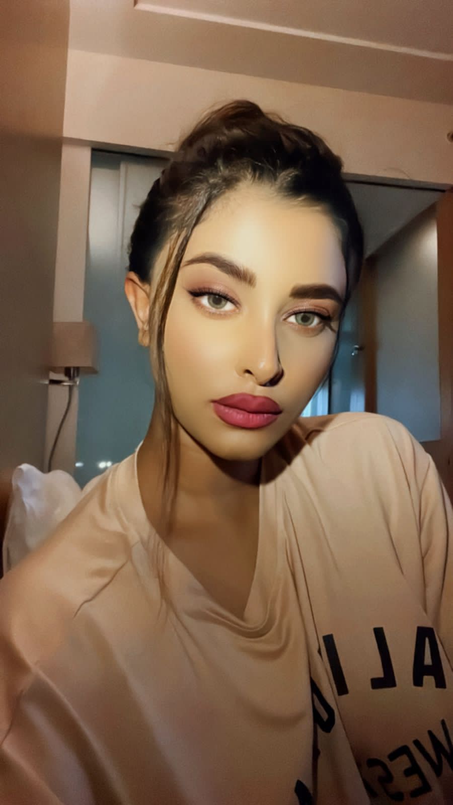 From cleaning dishes in a restaurant to making it to Hollywood, all about the Gorgeous Xishmiya Brown