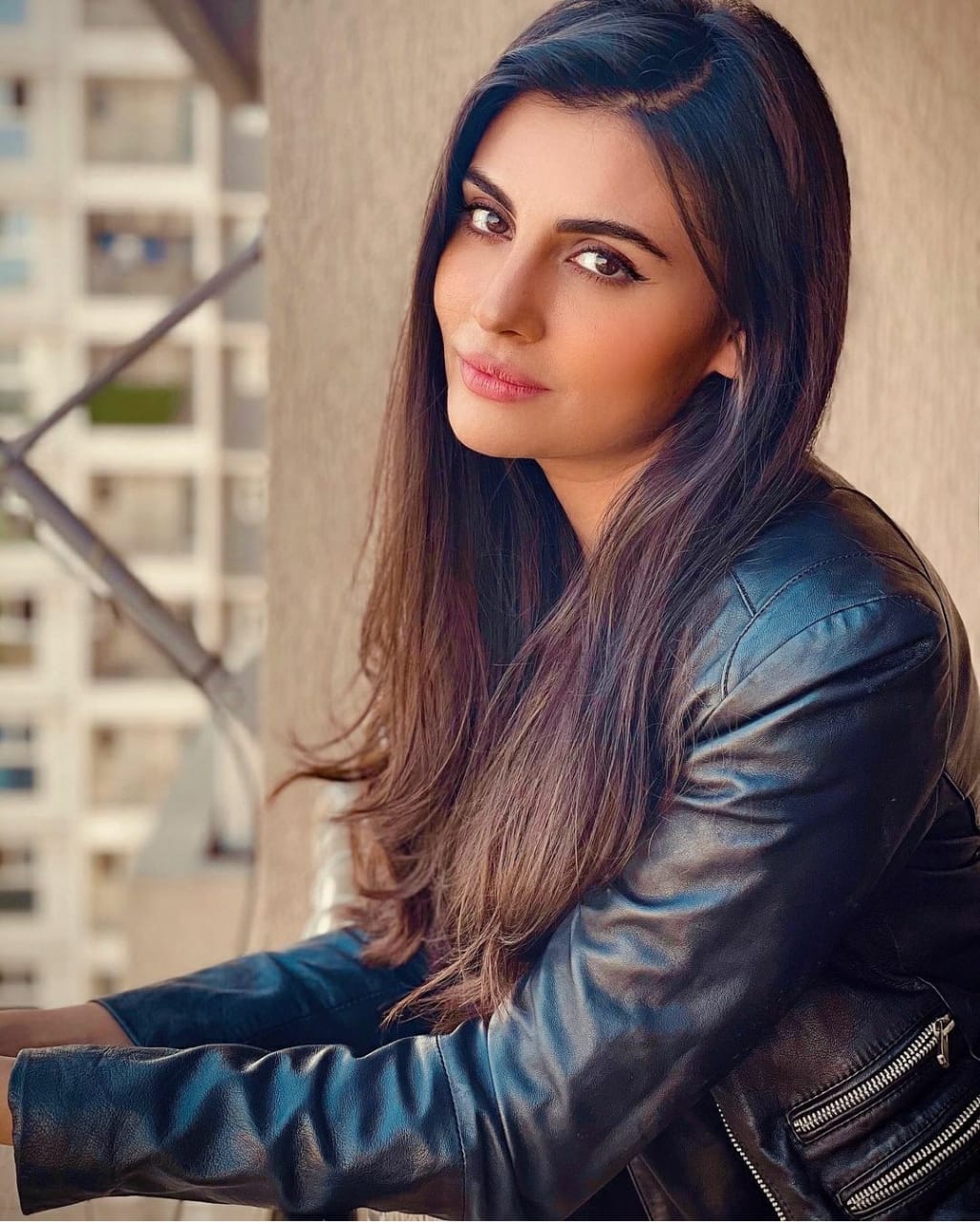 Malti Chahar knocks out goons with her kicks and punches