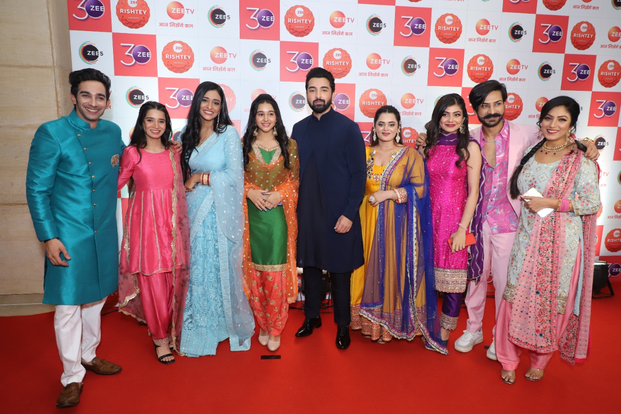 Five stars attended the nomination party for Zee Rishtey Awards: Shabir Ahluwalia, Shraddha Arya, Rohit Suchanti, Aishwarya Khare, Rajniesh Duggall, and Kamya Punjabi.