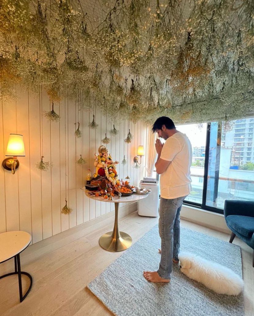 Kartik Aaryan is all set for the shoot of his upcoming Satyaprem Ki Katha with the blessing of Lord Ganesha