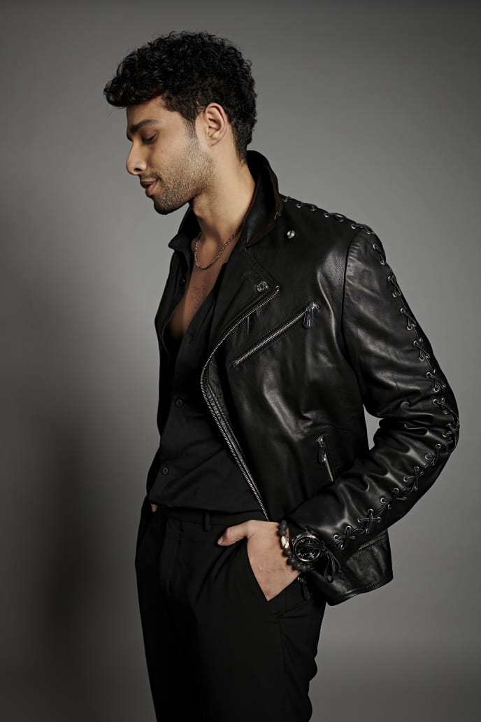 Siddhant Chaturvedi sets social media afire with his latest clicks!