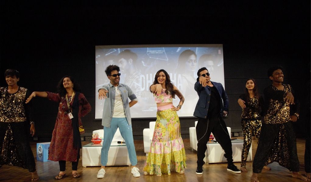 Fans go frenzy in Vadodra as Khushalii Kumar, Darshan Kumaar and Aparshakti Khurana promote their upcoming film ‘Dhokha – Round D Corner’