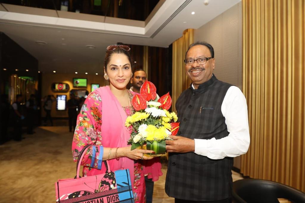 Special Screening of Isha Koppikar's Love You Loktantra was held for BJP Maharashtra President Chandrashekhar Bawankule