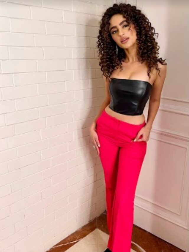 Seerat Kapoor made all her admirers Palat! as she was spotted at the screening of her debut film Maarrich