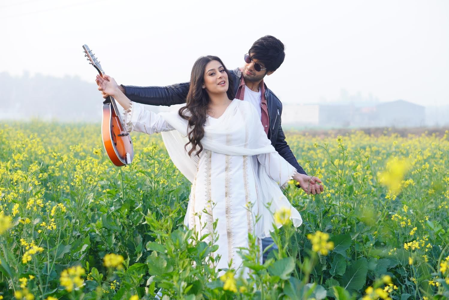 Udaariyaan BTS give us major DDLJ vibes!