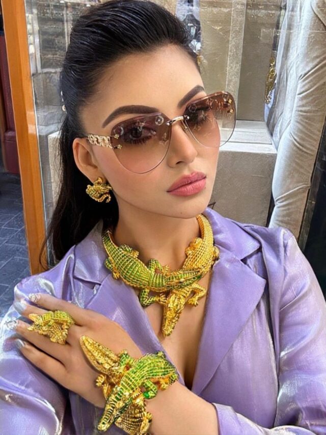 Urvashi Rautela wears the world's most expensive Necklace as she wishes all her admirers a Happy New Year