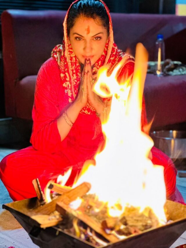 Isha Koppikar Narang Starts off the new Year on a Positive note By Organizing a Chandi Havan at Home