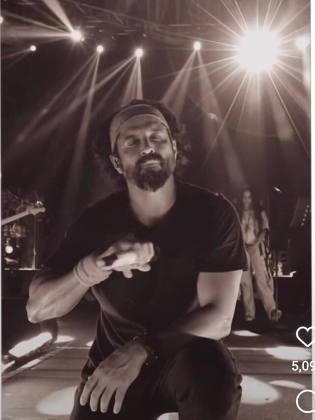 Farhan Akhtar's band 'FARHAN LIVE' completes 10 years- Actor shares a nostalgic video of their banger concerts!
