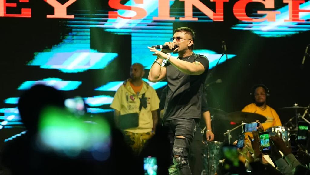 Yo Yo Honey Singh celebrated his birthday the way he loves it the most , With the Army Soldiers of  Deepatoli, Ranchi