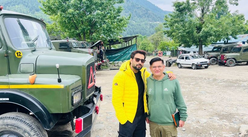 "Aadesh Chaudhary's Enchanting Kashmir Vacation: Experiencing Beauty, Snow, and Army Life"