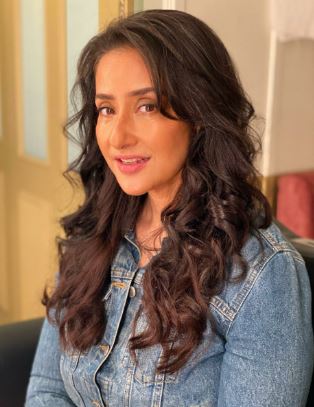 Manisha Koirala's Insightful Conversation on Practicing a Healthy Lifestyle with Peter Attia