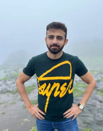 Actor Romiit Raj says that monsoons are his favourite season. However, he adds that shooting in the rain becomes hectic.