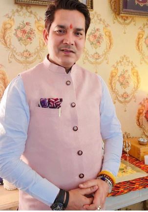 Astrologer Dr. Acharya Vinod Kumar: Guiding Bollywood Celebrities Towards Balanced Stars and Positive Perspectives