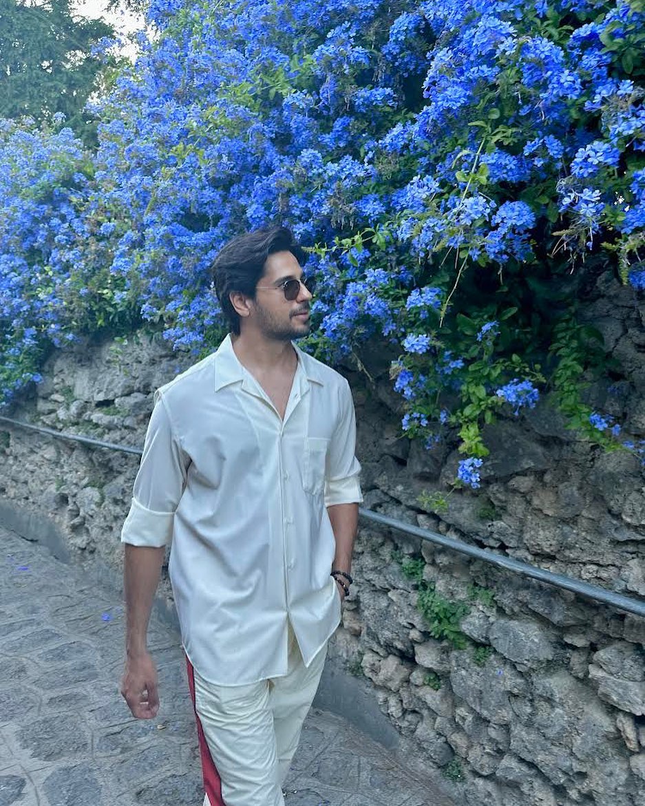 Sidharth Malhotra's Impeccable Style Sets New Fashion Trends