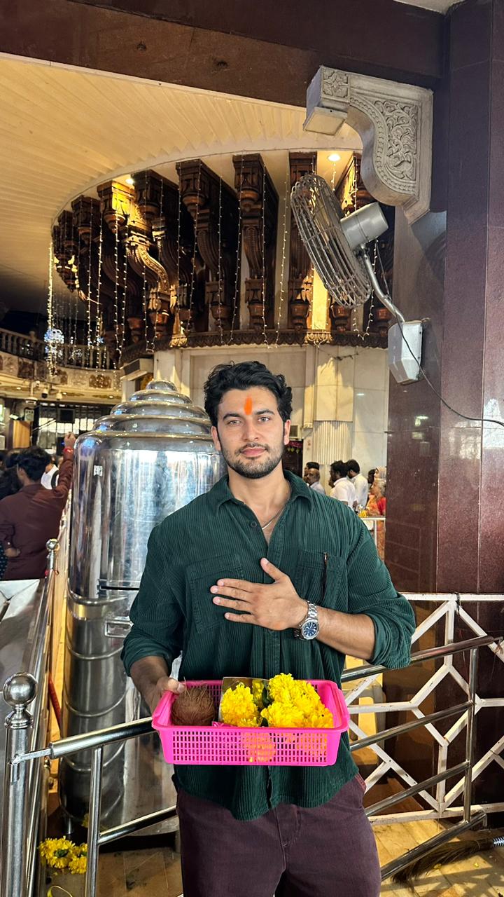 Navneet Malik Seeks Blessings at Siddhivinayak Temple as "The Freelancer" Releases