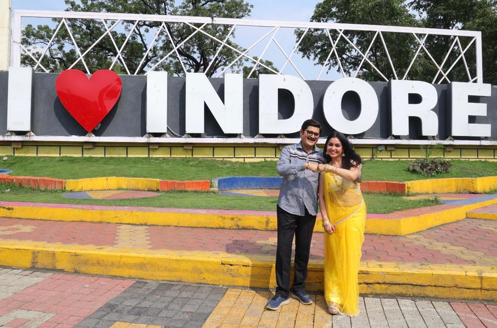 "Ganesh Chaturthi Extravaganza: 'Bhabiji Ghar Par Hai' Stars Angoori Bhabi and Manmohan Tiwari Celebrate in Indore!"