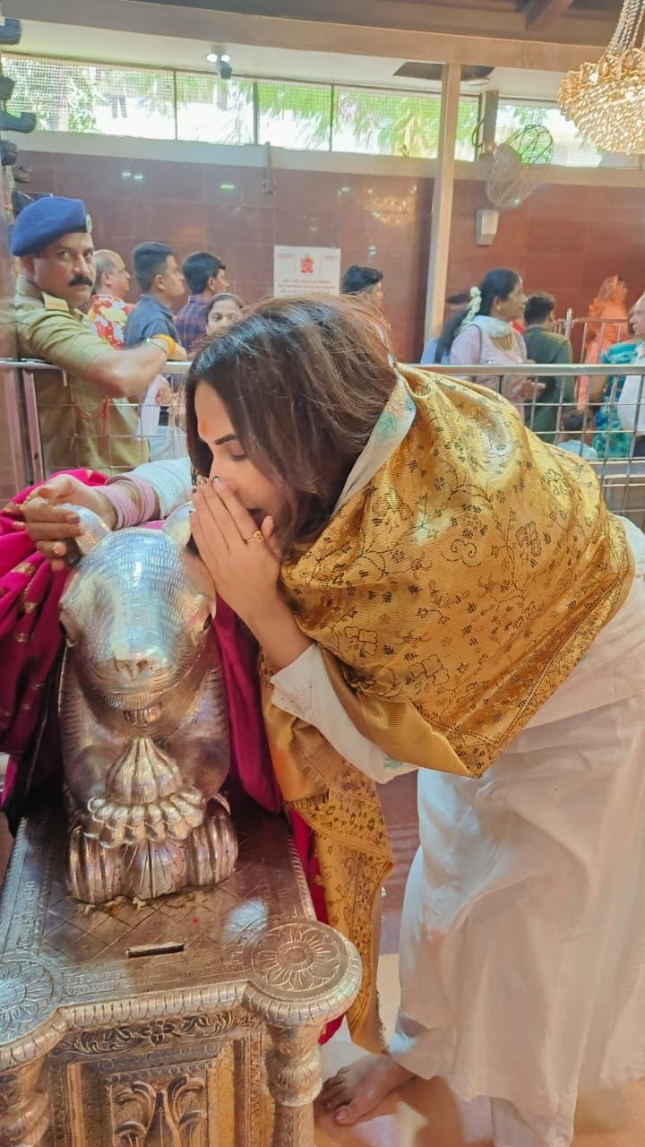 Richa Chadha and Team Seek Blessings at Siddhivinayak Temple as Fukrey 3 Soars with Over 55.17 Crores Opening Weekend