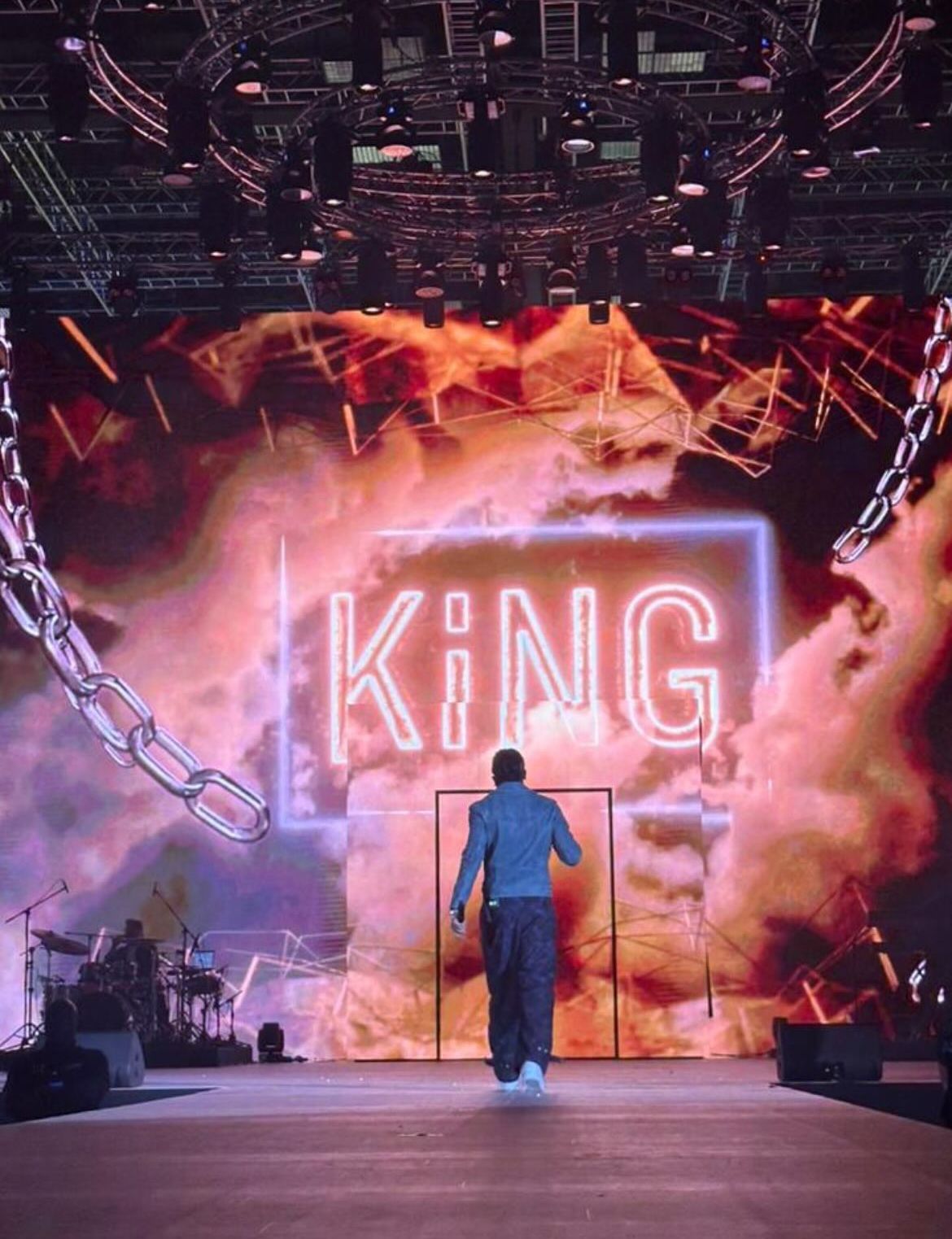 King burns the stage with his first ever ‘High Hukku’ performance in Doha from the ‘New Life’ album