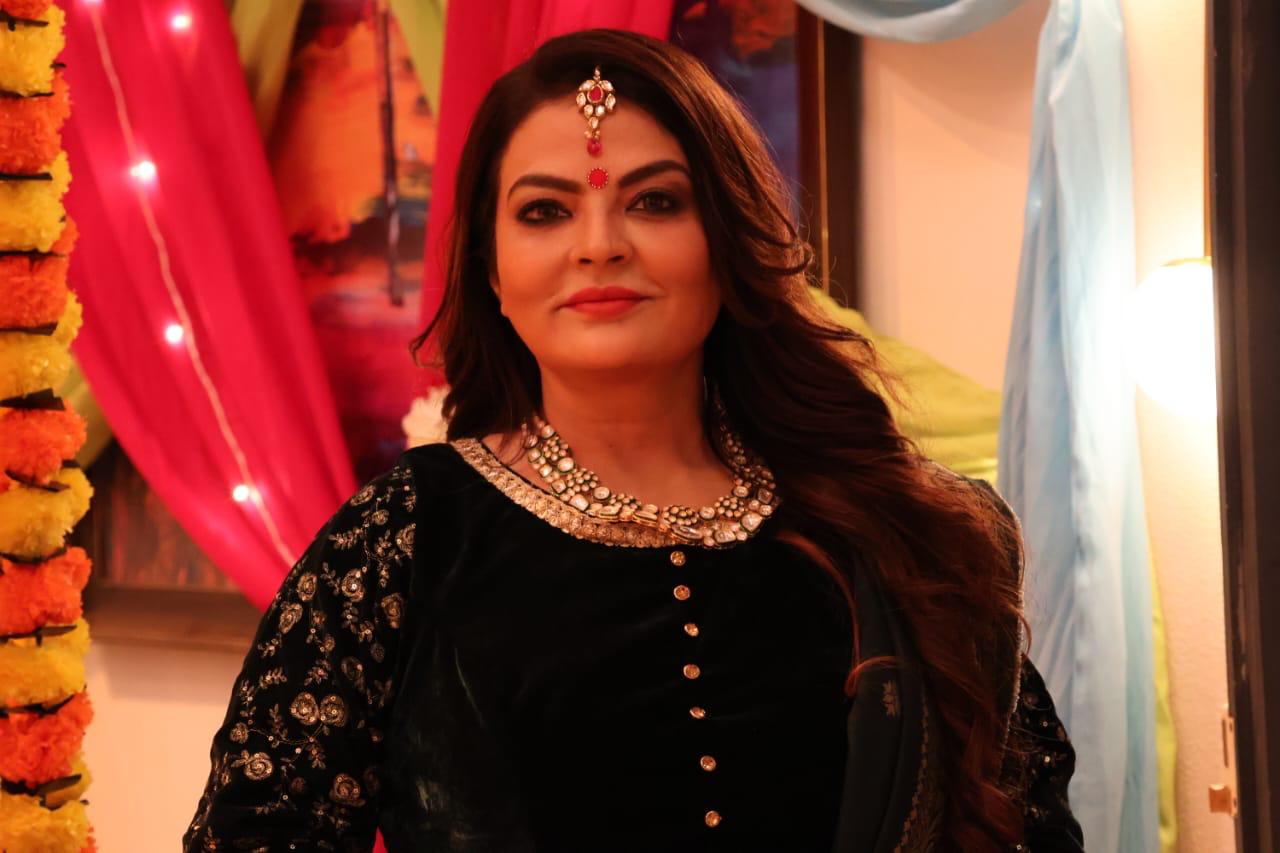 Sheeba Akashdeep Embraces the Festive Season: A Time for Positivity, Vibrance, and Family