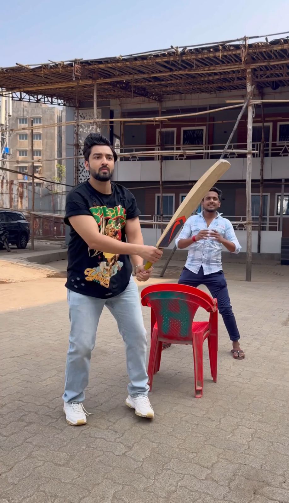 Rohit Suchanti Displays Cricket Skills on the Sets of "Bhagya Lakshmi"