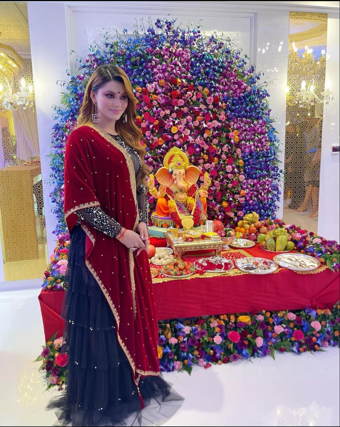 Urvashi Rautela Seeks Divine Blessings on Ram Mandir Pran Pratishtha Day