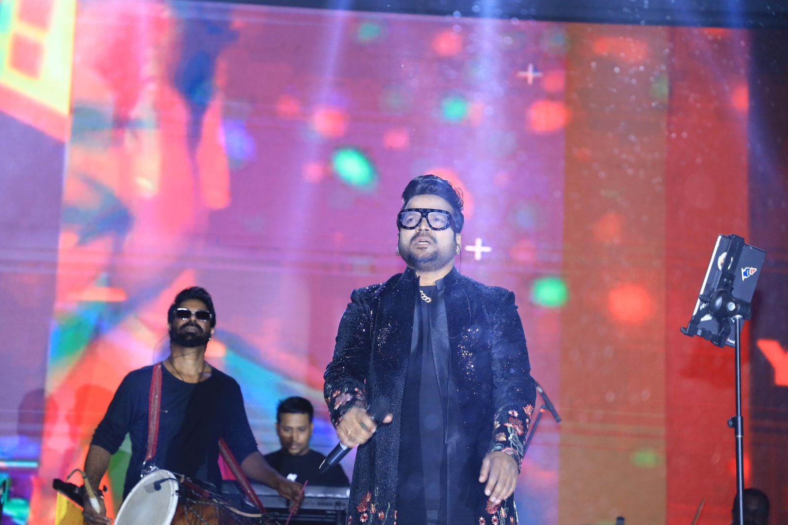 Shahid Mallya's new track 'Haniya Lag Ja Gale' is winning hearts on the internet, netizens in awe of his soothing and mesmerizing voice