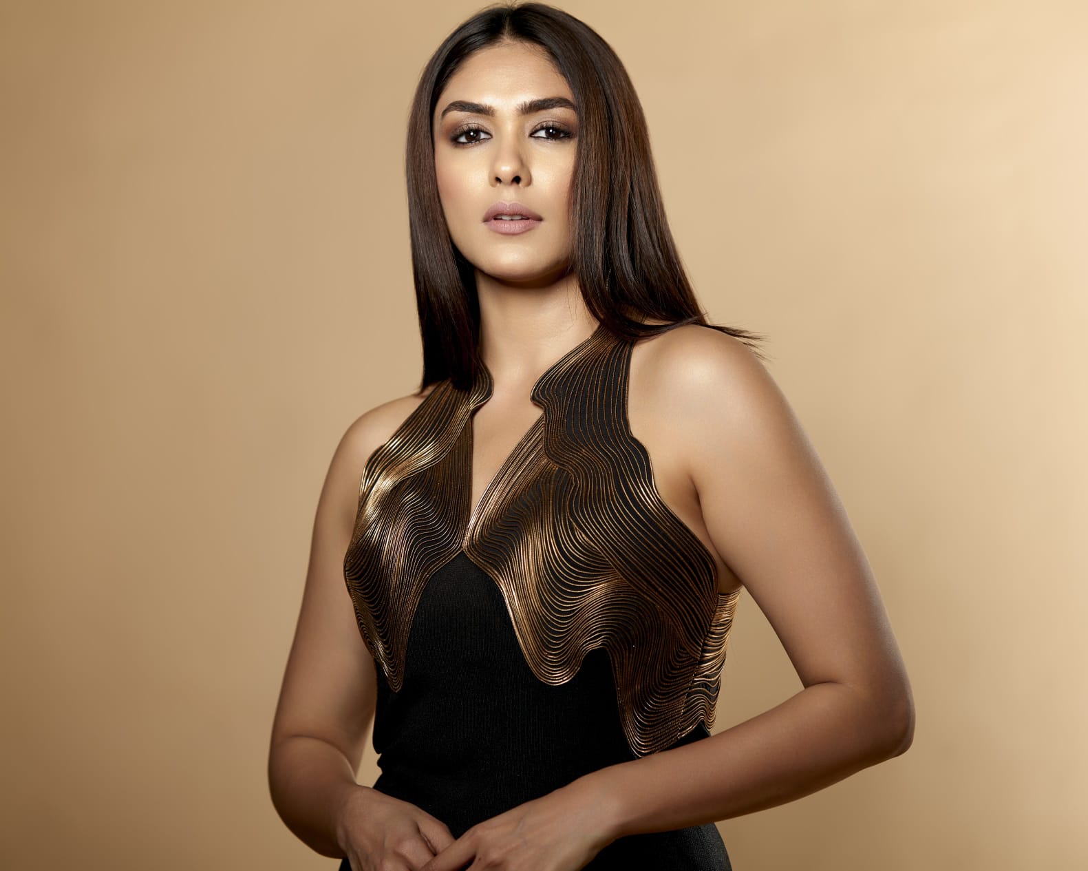 Mrunal Thakur Clinches Best Actress Award at The Oniros Film Awards, New York for Her Remarkable Performance in "Hi Nanna"
