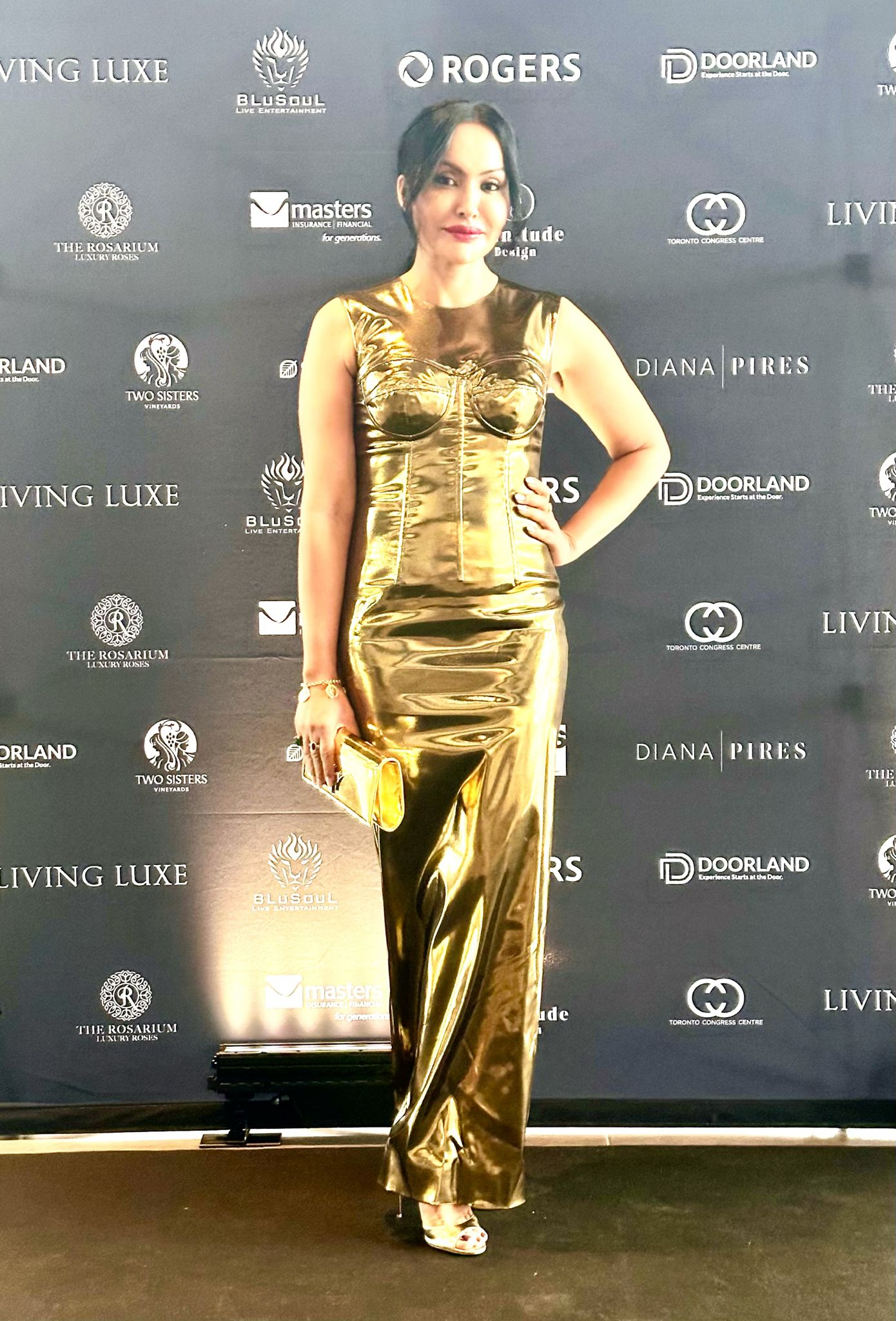 Gugni Gill Panaich attends the prestigious Glamour in Eden for SickKids, looks ravishing and heartwarming in her shiny outfit