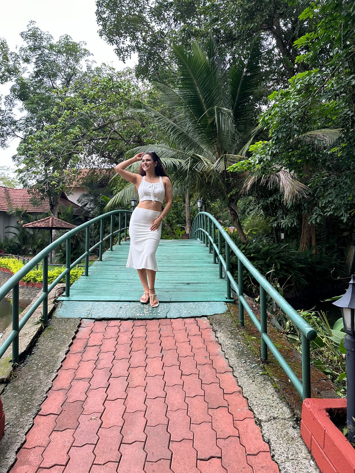 Madhurima Tuli's latest snaps from her Kerala trip is winning hearts on the internet, you can't miss these