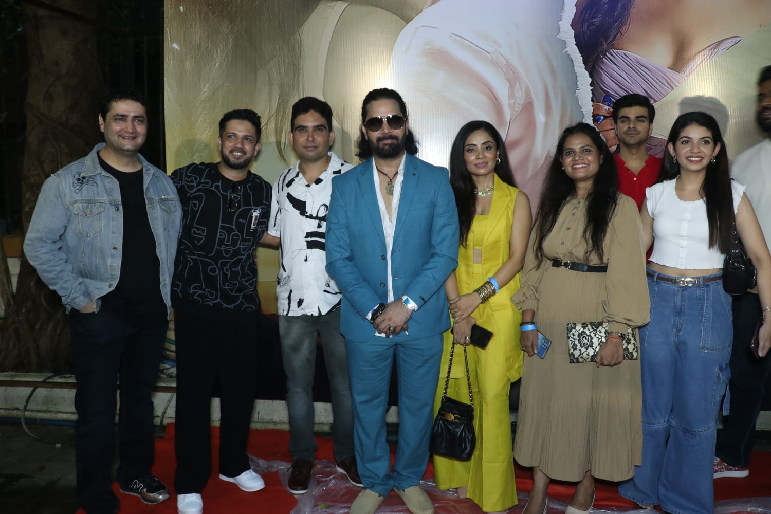 Music video "Zakhm Kafi Hai" which shakes the feelings of love has been released.