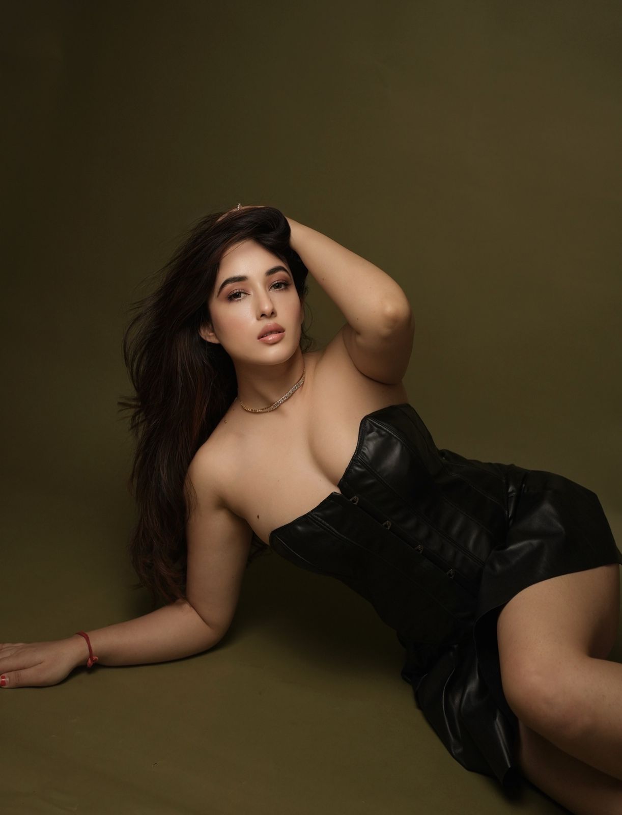 Aditi B's mesmerizing and captivating snaps go viral on the internet, netizens call her the 'perfect' look-alike of Itanlian actress and supermodel Monica Bellucci