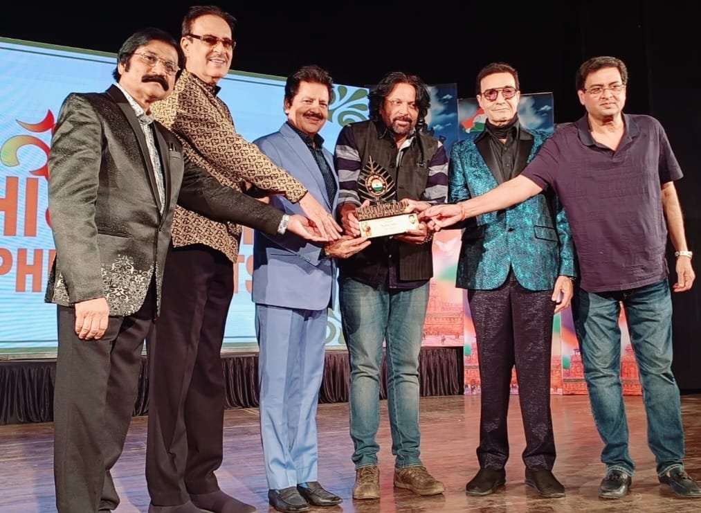 Director Neeraj Sahai has recently received the Hindustan Ratna Award for the film "The UP Files"