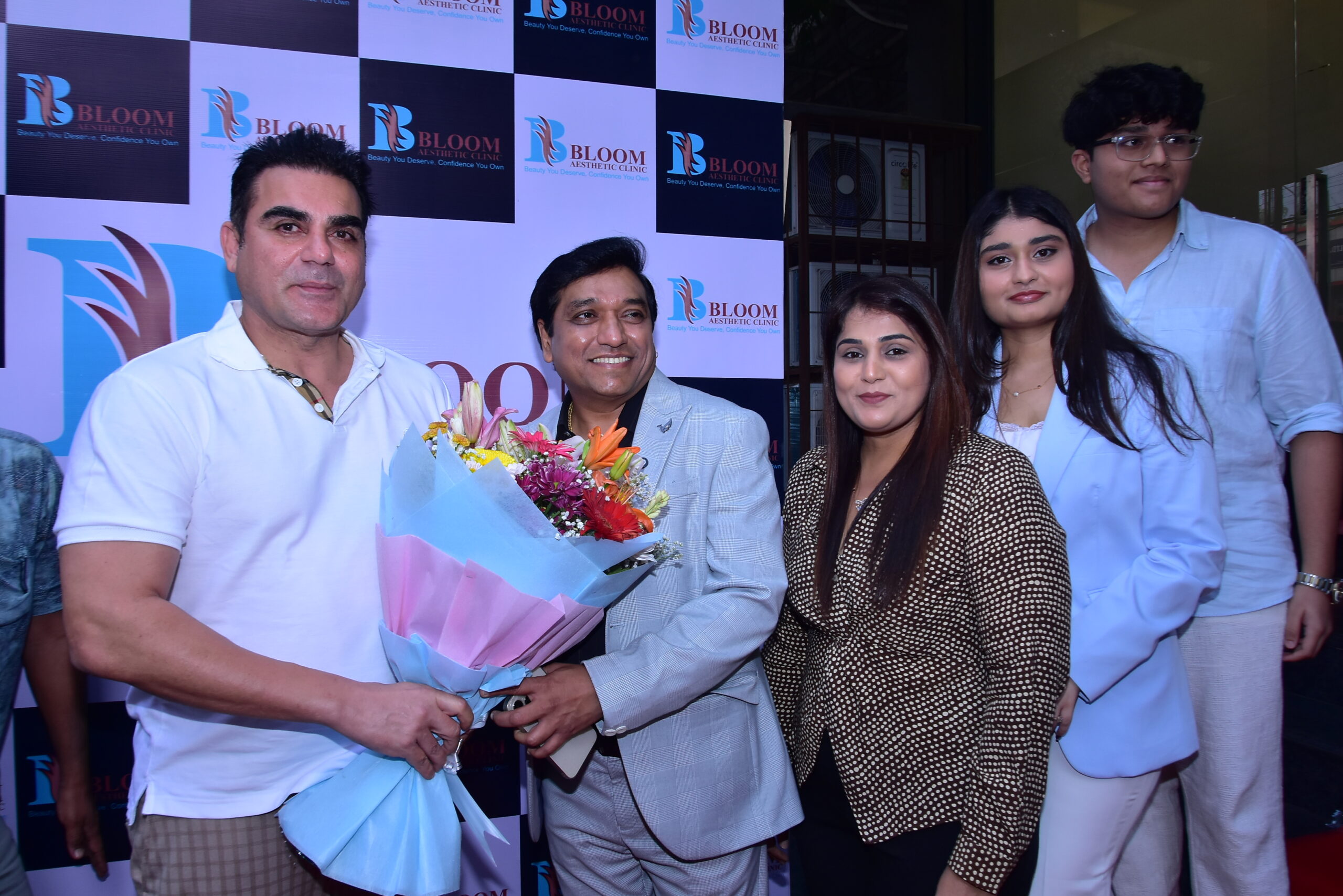 Arbaaz Khan met the well renowned Dr. Vinod Sonawane at Bloom Aesthetic Clinic in Andheri West, Mumbai and wished him good luck on the opening of his New Clinic