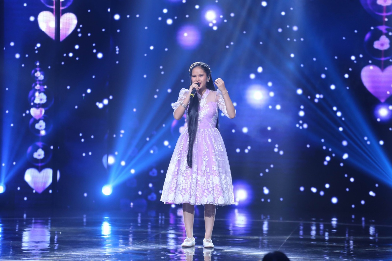 Sa Re Ga Ma Pa mentor Guru Randhawa offers to release a music video with contestant Bidisha after the show!