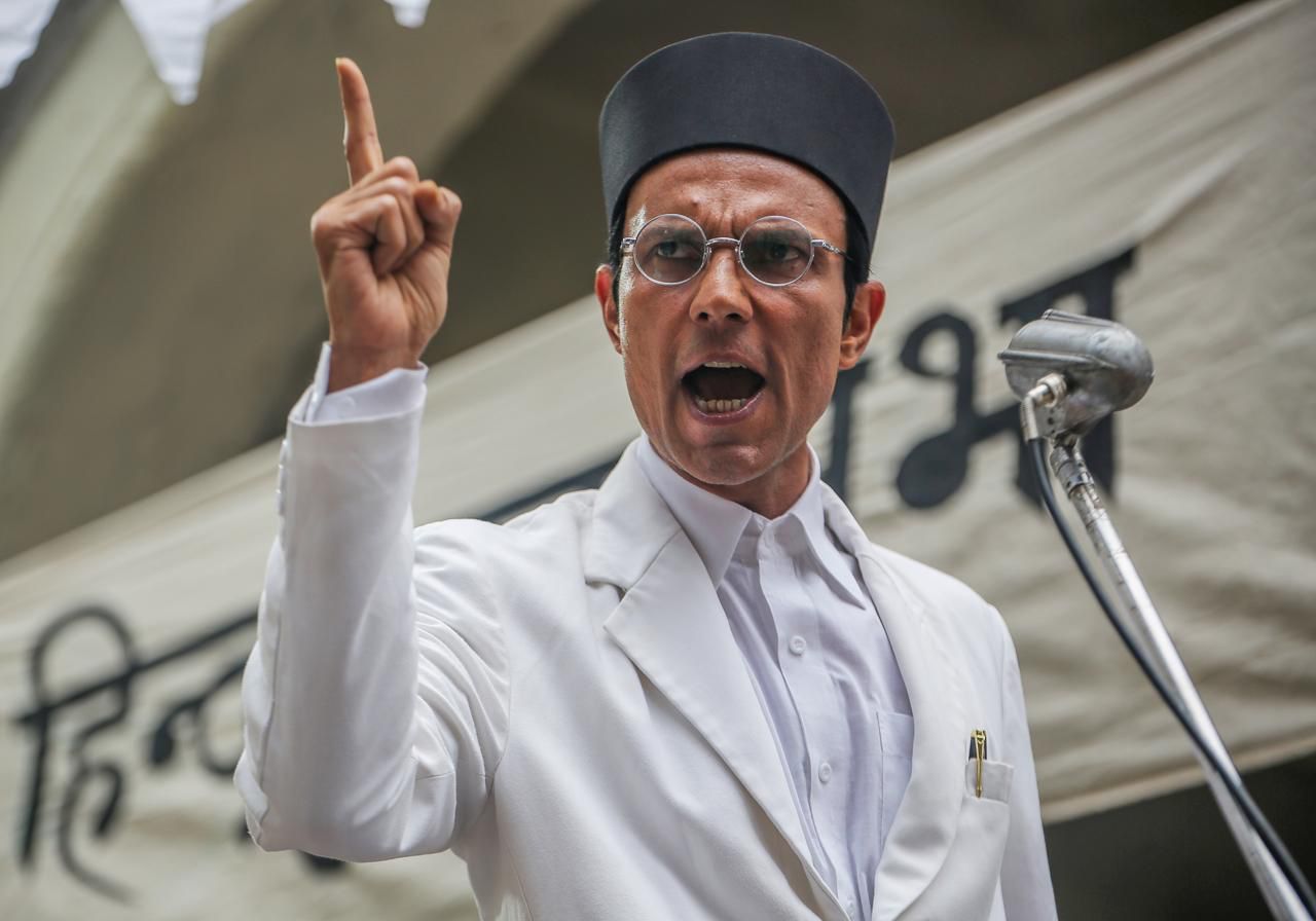 Randeep Hooda Pays Tribute to Veer Savarkar on His Death Anniversary, pays respect and tribute to the freedom fighter