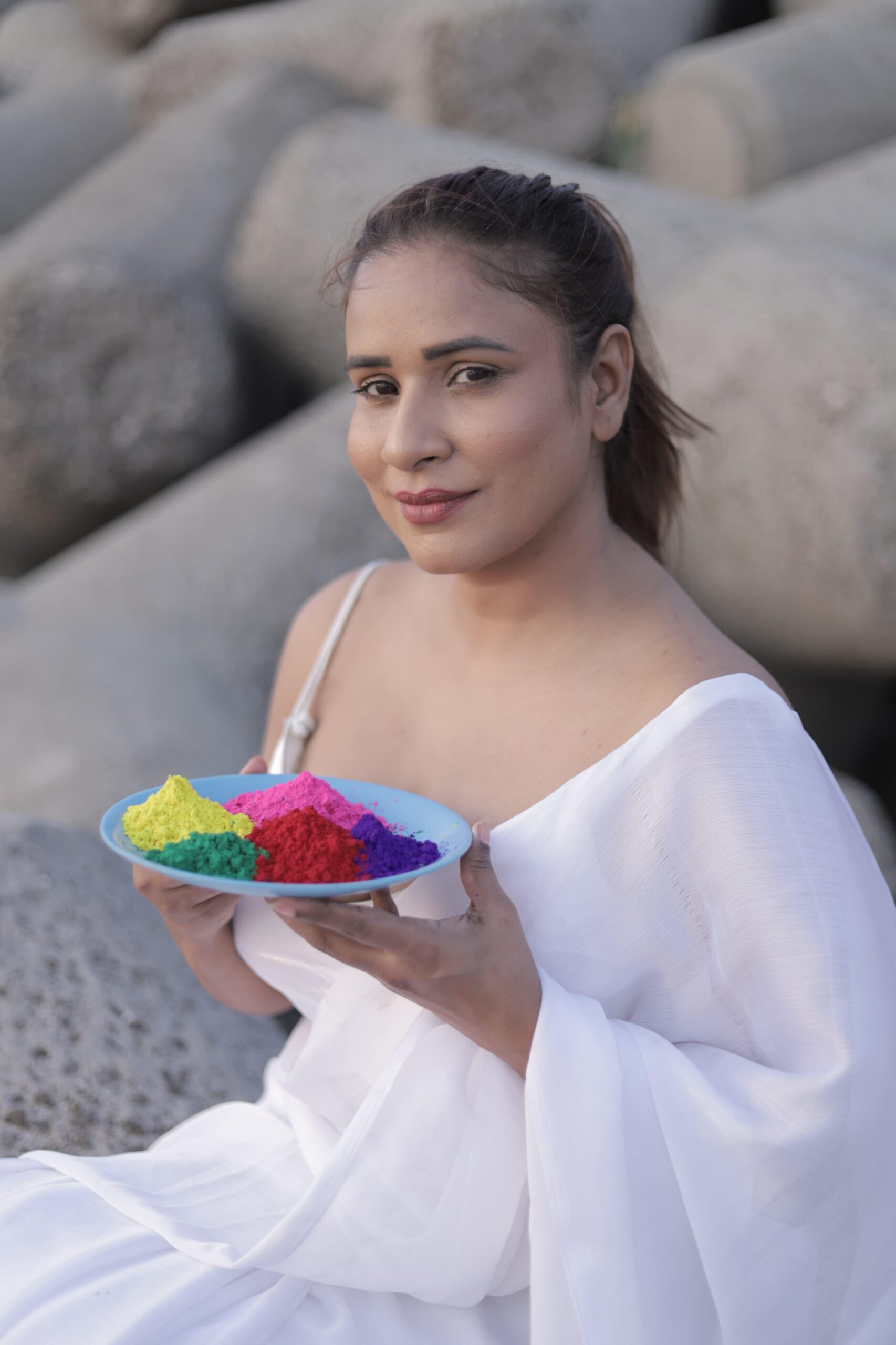 Muskaan Agarwal Embraces the Colors of Holi with Joy and Tradition