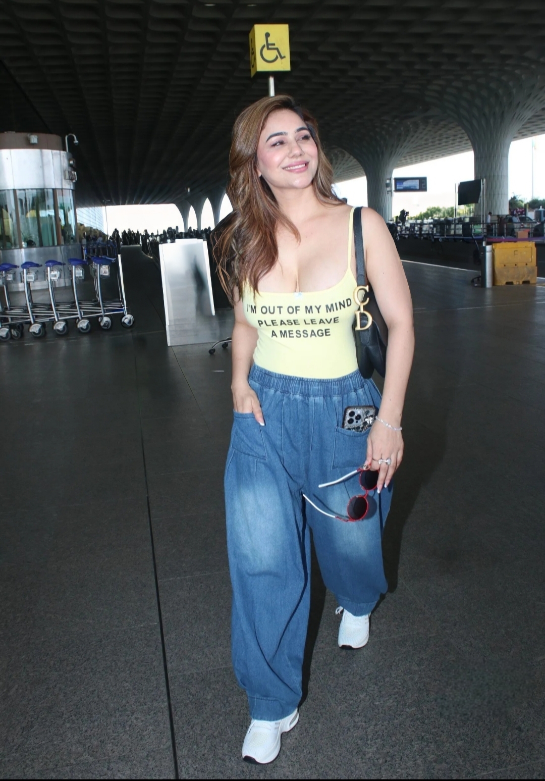 Kangana Sharma Captivates with Her Latest Airport Style