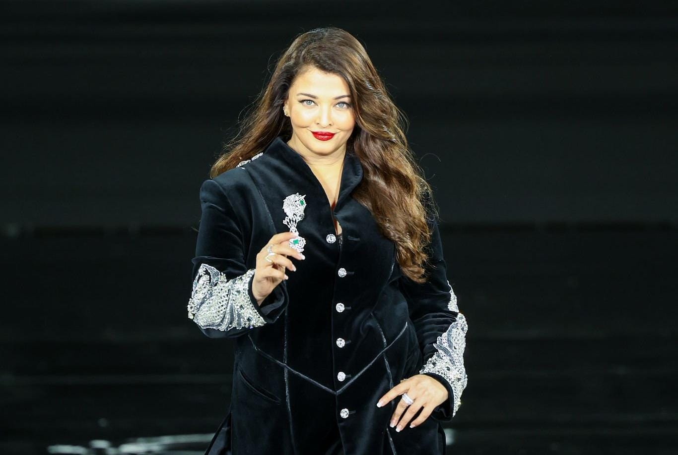 Aishwarya Rai Bachchan Stuns at Paris Fashion Week with L’Oréal Paris